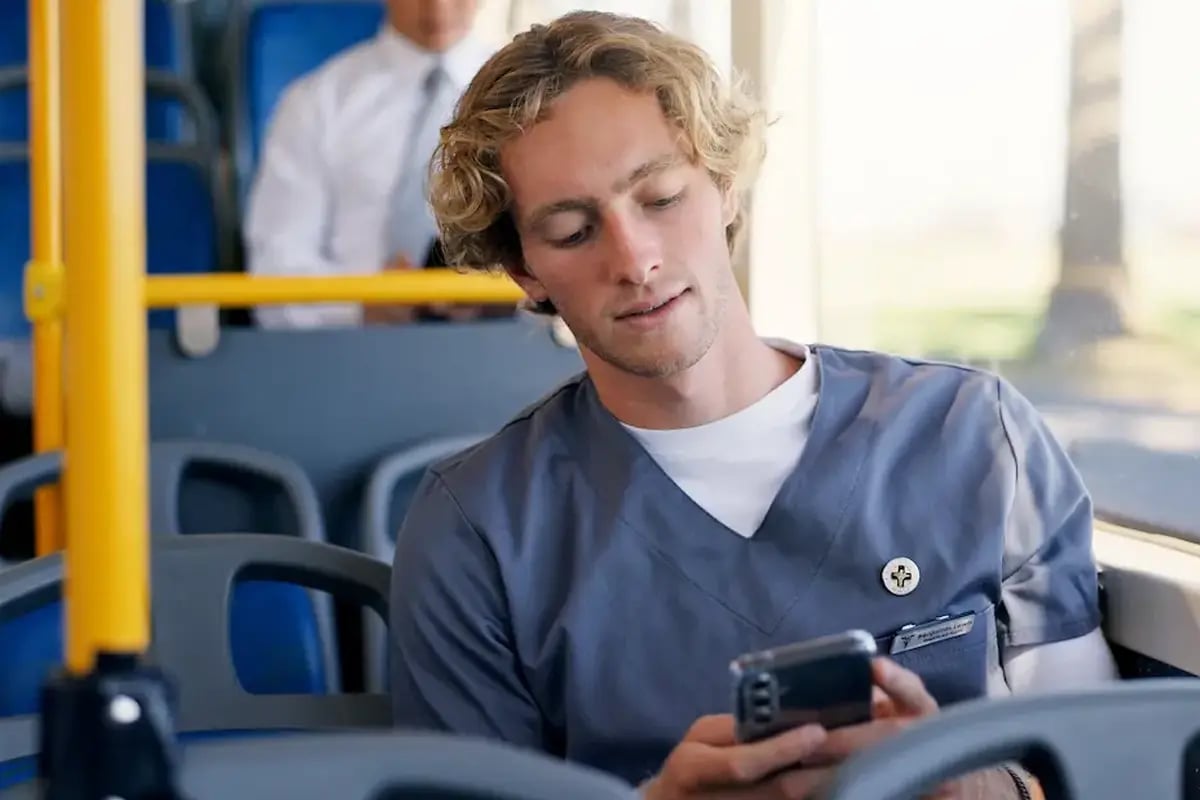 RN first assistant traveling to his assignment while on a travel contract RN first assistant traveling to his assignment while on a travel contract