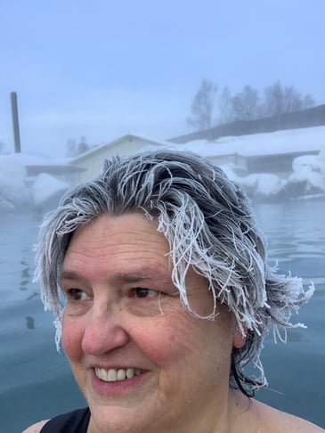 Travel nurse sits in hot springs with frozen hair in Fairbanks, Alaska