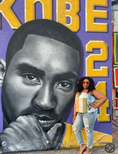 Travel nurse stands in front of Kobe Bryant mural in Houston, Texas