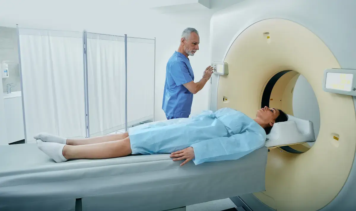 MRI technologist operating a MRI machiene